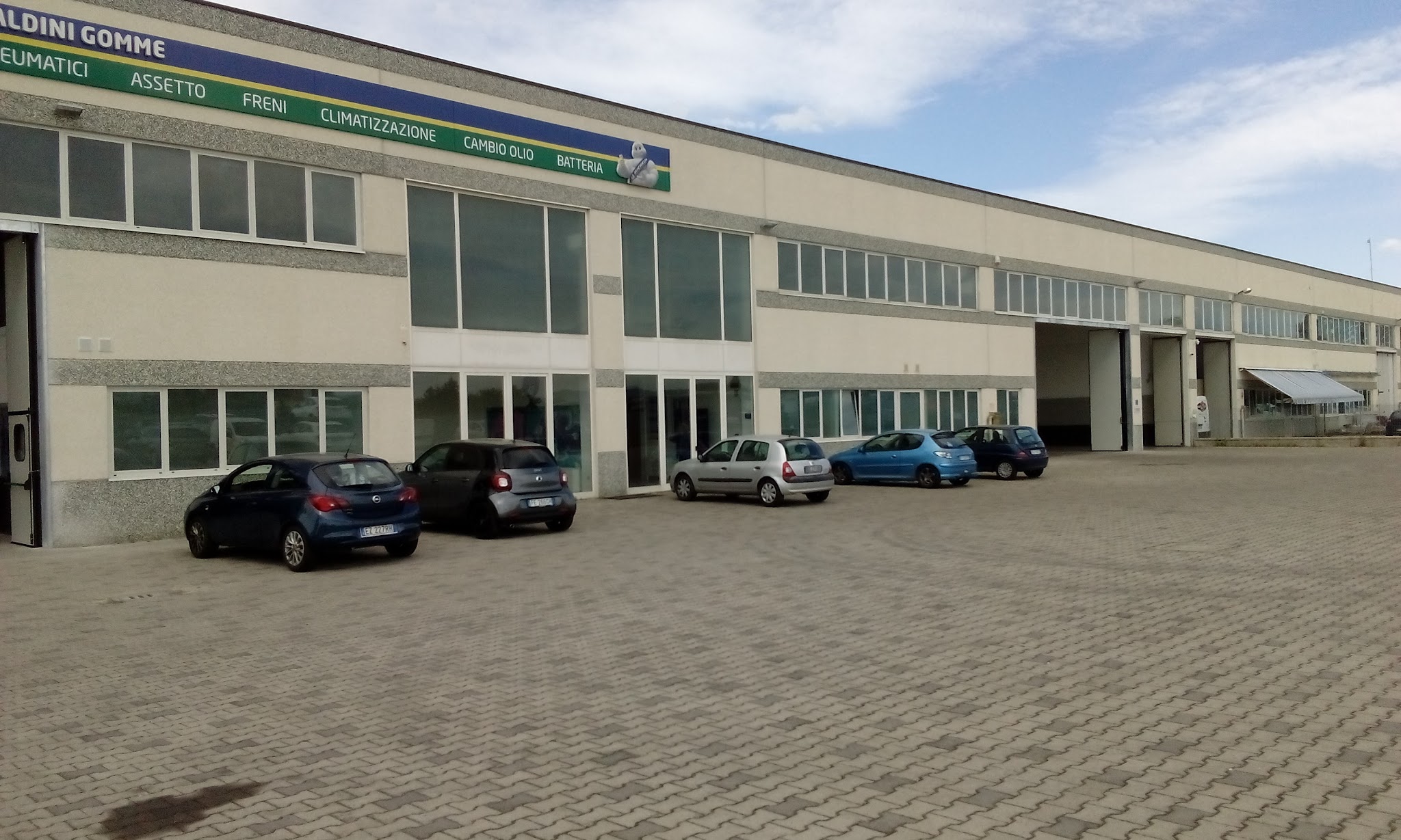 Esterno della sede Baldini Gomme in Via Enrico Mattei